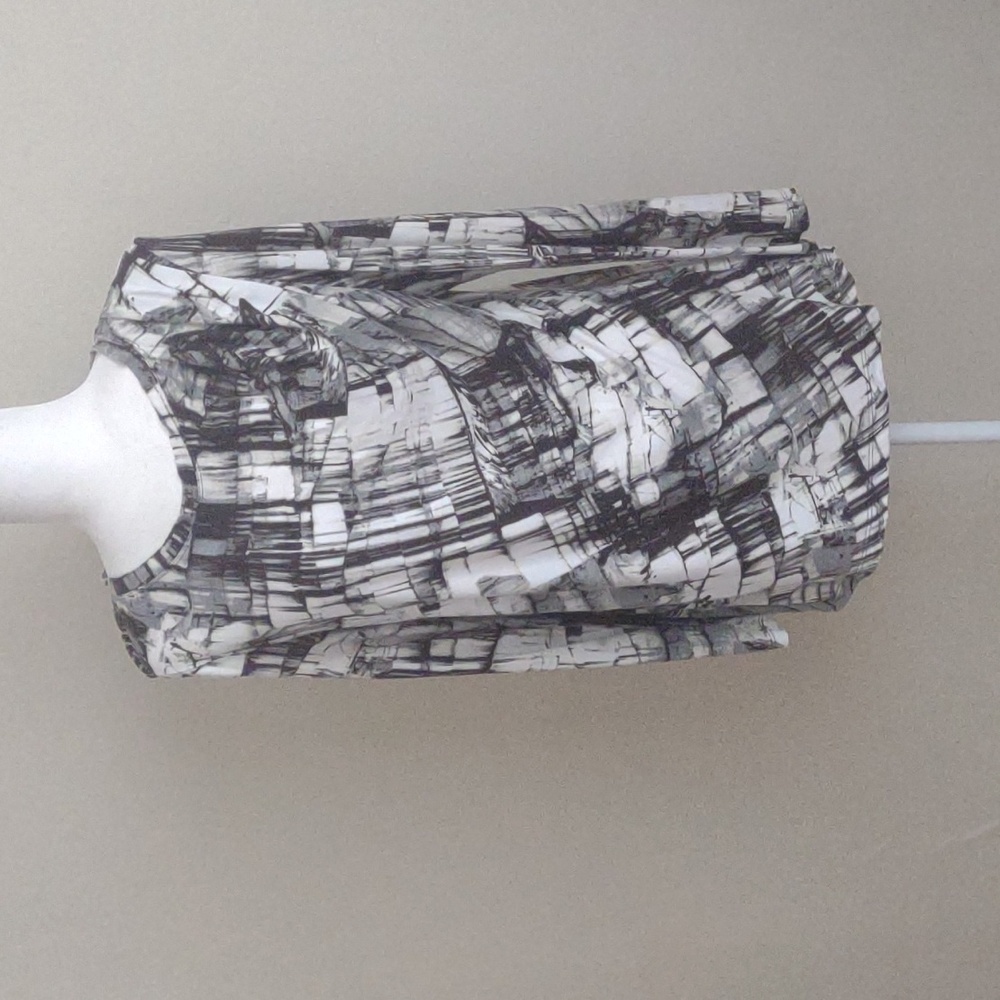 Simply Vera Size XL 100% rayonβ black/white/grey top